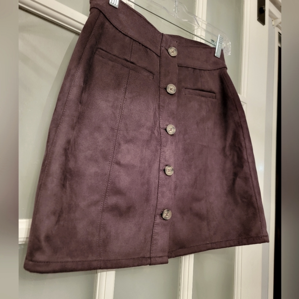 🔴Maurices size 4 chocolate velvet button down skirt - Picture 2 of 5
